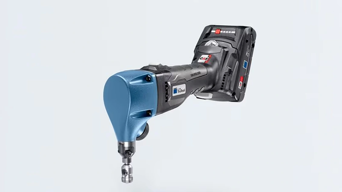 トルンプ　ニブラ　N200Li　定規やケガキ線に合わせた加工 切断板厚2.0mm